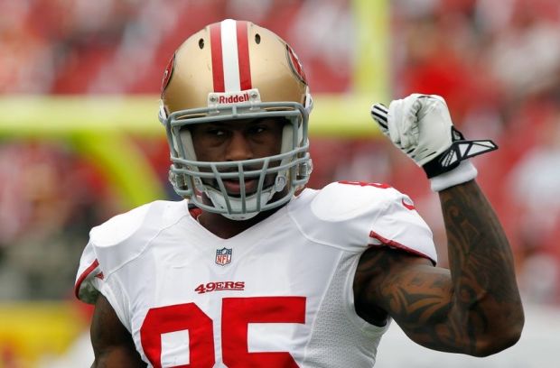 Dec 15, 2013; Tampa, FL, USA; San Francisco 49ers tight end Vernon Davis (85) pumps his fist prior to the game against the Tampa Bay Buccaneers at Raymond James Stadium. Mandatory Credit: Kim Klement-USA TODAY Sports