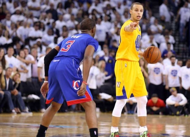 Dec 25, 2013; Oakland, CA, USA; Golden State Warriors point guard Stephen Curry (30) calls out to his teammates against Los Angeles Clippers point guard Chris Paul (3) during the fourth quarter at Oracle Arena. Mandatory Credit: Kelley L Cox-USA TODAY Sports