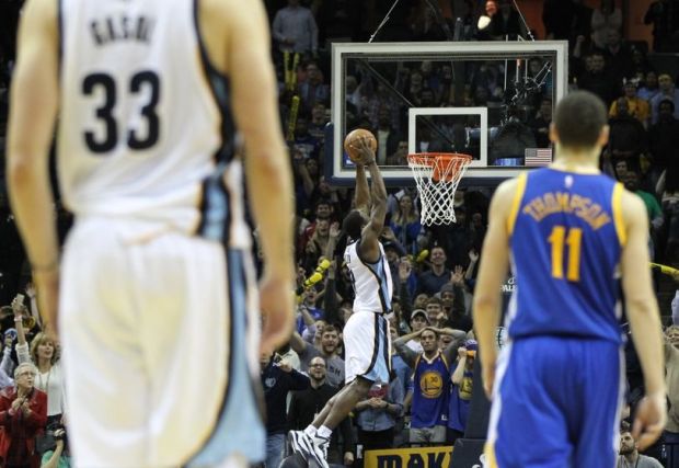 Dec 16, 2014; Memphis, TN, USA; Memphis Grizzlies guard Tony Allen (9) goes up for a dunk as center Marc Gasol (33) and Golden State Warriors guard Klay Thompson (11) look on at FedExForum. Grizzlies defeated the Warriors 105-98. Mandatory Credit: Nelson Chenault-USA TODAY Sports